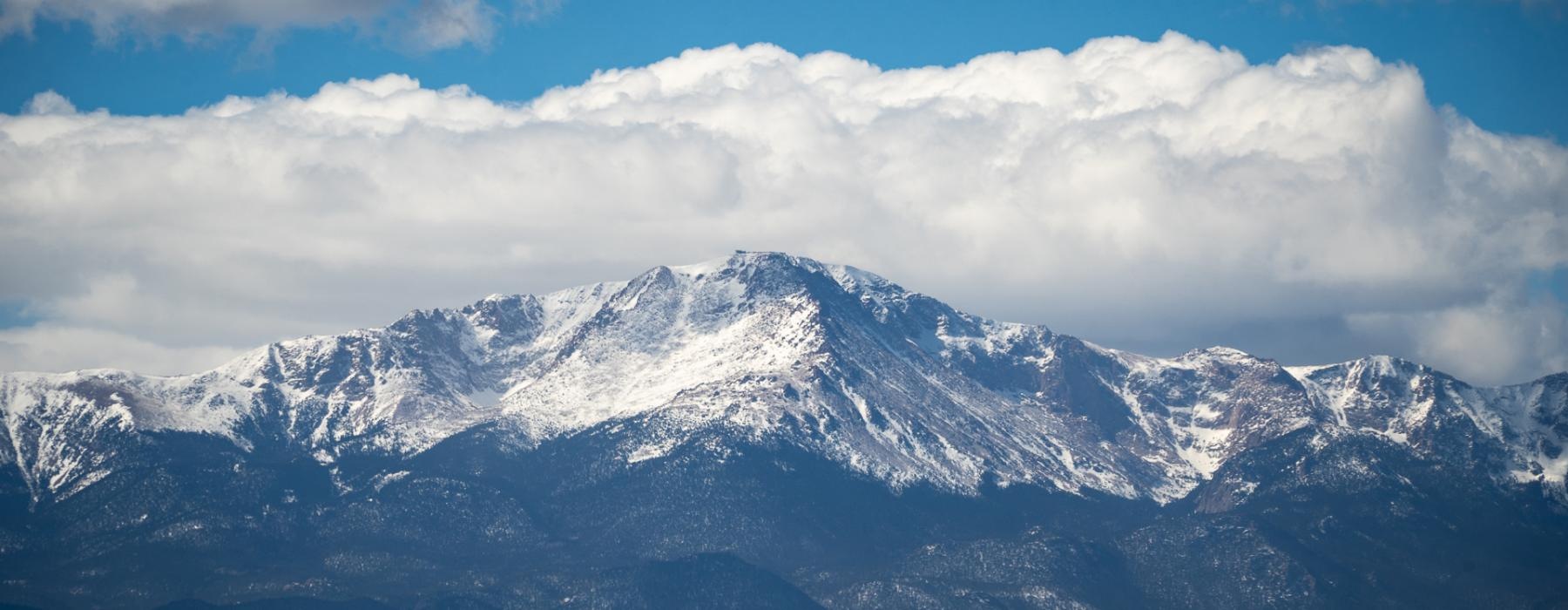 a snowy mountain range